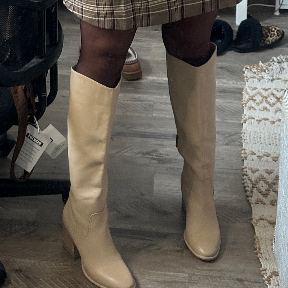 Vince Camuto - Wide Calf Knee High Boots - Women’s Size 9 - Picture 13 of 14